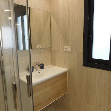 公寓 Modern And Cosy Close To The *